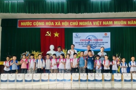 Quỹ Bảo trợ trẻ em tỉnh Thanh Hóa tặng quà Trung thu cho trẻ em có hoàn cảnh khó khăn