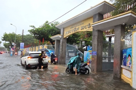 Đà Nẵng cho học sinh nghỉ học vì mưa lớn