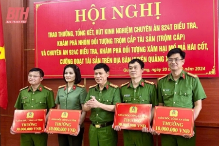 Công an Thanh Hóa trao thưởng cho các cá nhân có thành tích xuất sắc trong đấu tranh phòng, chống tội phạm