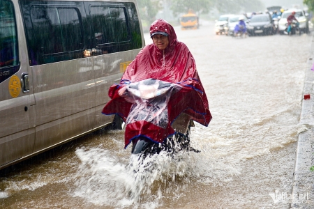 Dự báo thời tiết 21/9/2024: Gió mùa Đông Bắc tràn về, miền Bắc mưa to và giông