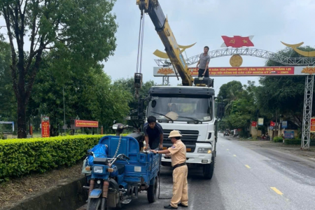 Công an Thanh Hóa xử lý hơn 140 trường hợp “xe tự chế, xe kéo” vi phạm trật tự an toàn giao thông