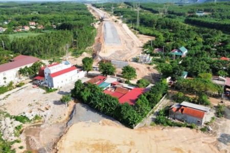 Quảng Bình đẩy nhanh tiến độ bàn giao giải phóng mặt bằng cao tốc Bắc Nam