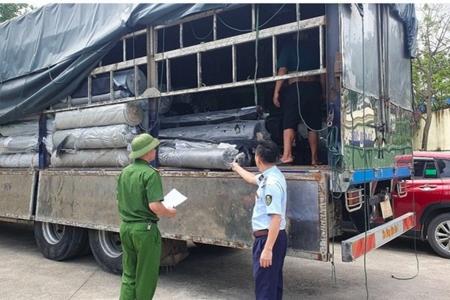 Hưng Yên: Chuyển Công an điều tra vụ thu giữ 9,3 tấn vải cuộn có dấu hiệu nhập lậu