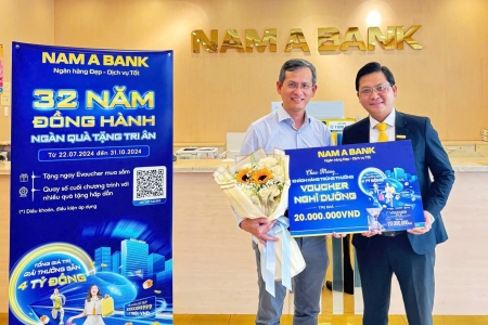 Nam A Bank trao giải đợt 1 chương trình “32 năm đồng hành – Ngàn quà tặng tri ân”