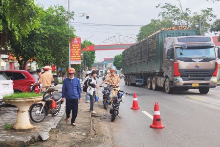 Công an Thanh Hoá đồng loạt ra quân mở đợt cao điểm bảo đảm TTATGT cho lứa tuổi học sinh