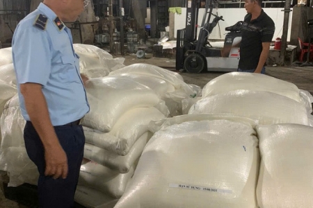 Xử phạt hộ kinh doanh 4,9 tấn đường cát không nguồn gốc xuất xứ