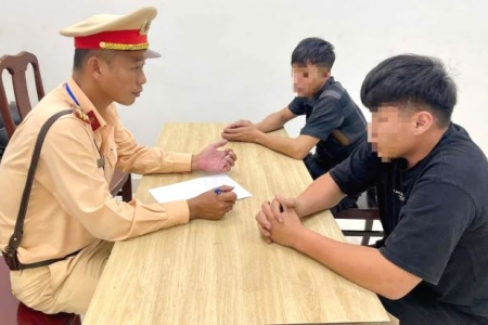 Tài xế có nồng độ cồn, không có giấy phép lái xe, không chấp hành hiệu lệnh dừng xe