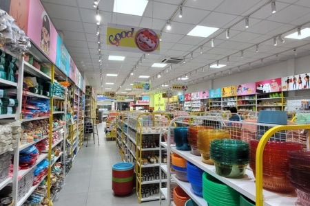 Tạm giữ hơn 4.000 sản phẩm không rõ nguồn gốc tại các cửa hàng “siêu thị đồng giá”