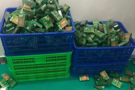 Bắt nhóm đối tượng sản xuất gần 30.000 chai dầu gió giả