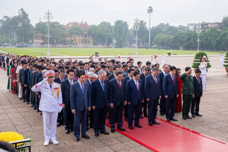 Lãnh đạo Đảng, Nhà nước, Đại biểu Quốc hội dự Kỳ họp thứ 8 viếng Chủ tịch Hồ Chí Minh