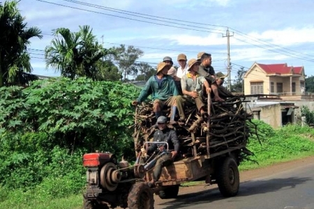 Kon Tum xử lý nghiêm các hành vi vi phạm liên quan đến xe máy cày, máy kéo, xe ô tải nhỏ