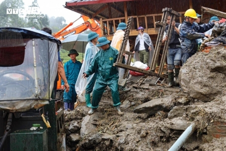 Ăn chặn tiền từ thiện trong bão lũ sẽ bị phạt thế nào?