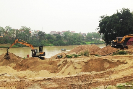 Bắc Ninh: Hàng loạt bãi tập kết cát, sỏi lòng sông nằm ngoài quy hoạch phải dừng hoạt động