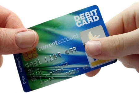 Thẻ ghi nợ là gì? Debit card là gì? Không mở TKTT có được phát hành thẻ ghi nợ không?