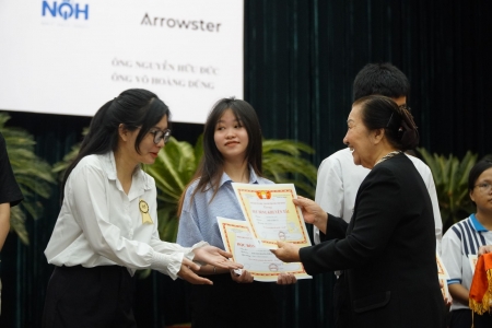 TP. Hồ Chí Minh: Hơn 300 sinh viên nhận học bổng khuyến tài