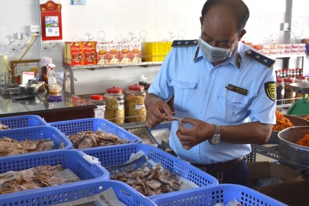 Cà Mau triển khai cao điểm chống buôn lậu, gian lận thương mại và hàng giả dịp cuối năm