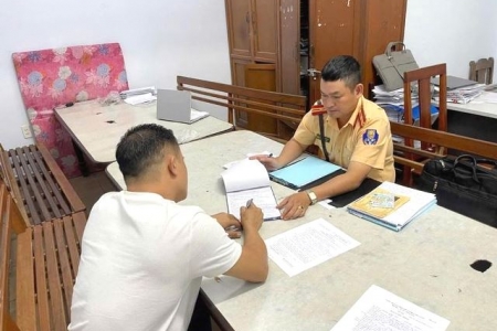 CSGT TP.Đà Nẵng: Phát hiện tài xế phê ma túy khi đang điều khiển xe khách