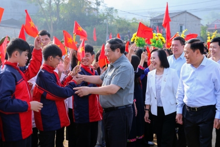 Thủ tướng Phạm Minh Chính chung vui Ngày hội Đại đoàn kết cùng đồng bào các dân tộc tỉnh Lạng Sơn