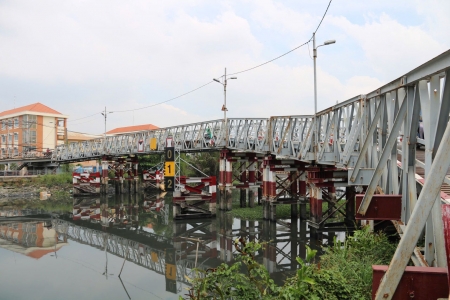 TP. Hồ Chí Minh rà soát, thay 17 cầu sắt trên 50 năm tuổi