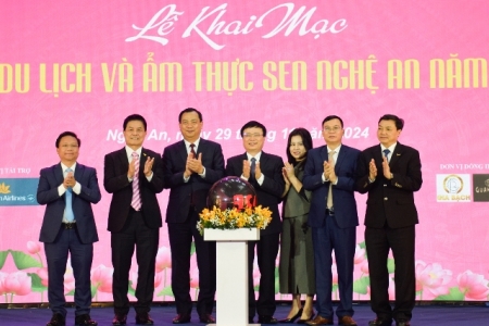 Khai mạc Lễ hội Du lịch và Ẩm thực Sen 2024 tại Nghệ An