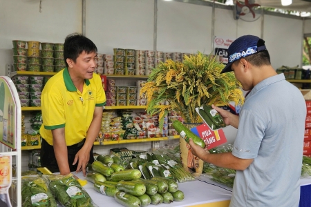 Khai mạc chương trình “Bán hàng lưu động – Bình ổn thị trường Tết 2025”