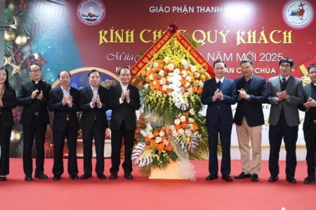 Lãnh đạo tỉnh Thanh Hóa chúc mừng Tòa Giám mục Thanh Hóa nhân Lễ Thiên chúa giáng sinh