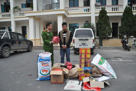 Bắt đối tượng sản xuất, tàng trữ trái phép gần 200 kg pháo nổ