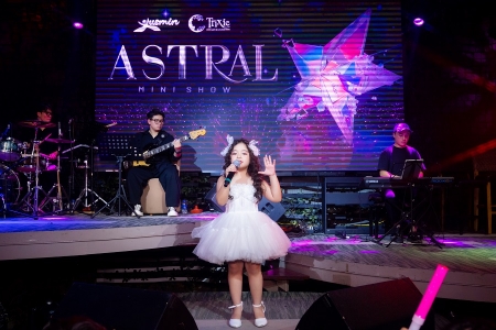 Bé Sarah Phương Linh - giọng ca trong trẻo tại mini show ASTRAL XUSMIN