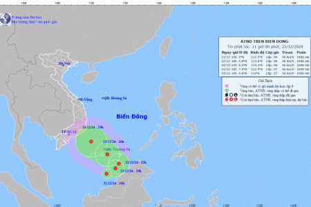 Áp thấp nhiệt đới xuất hiện trên Biển Đông, miền Trung mưa lớn