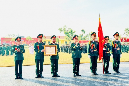 Sư đoàn 395 đón nhận Huân chương Bảo vệ Tổ quốc hạng Nhất