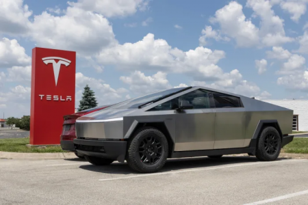 Bán tải điện Tesla Cybertruck tiếp tục bị triệu hồi