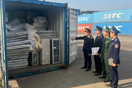 Bắt giữ một container chứa hàng hóa thuộc danh mục cấm nhập khẩu