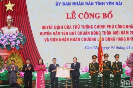 Chủ tịch Quốc hội dự Lễ công bố huyện Văn Yên đạt chuẩn nông thôn mới