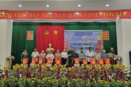 Đồn Biên Phòng Mỹ Thạnh Tây tổ chức chương trình “Xuân Biên phòng - Ấm lòng dân bản”