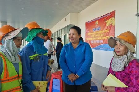 TP. Hồ Chí Minh: Trao quà Tết cho người lao động tại công trình trọng điểm