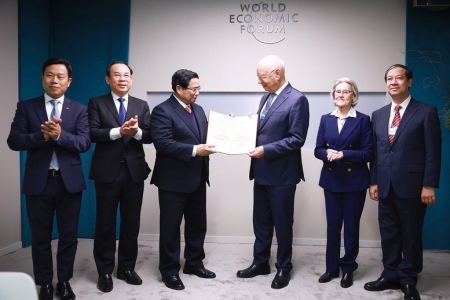 Giáo sư Klaus Schwab: Việt Nam đang đóng vai trò ngày càng lớn trong tái cấu trúc cục diện địa chính trị