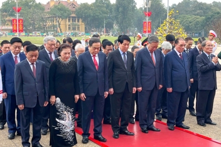 Lãnh đạo Đảng, Nhà nước vào Lăng viếng Chủ tịch Hồ Chí Minh dịp Tết cổ truyền của dân tộc