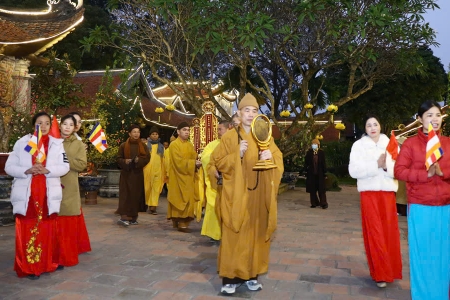 Bắc Giang: Trang trọng lễ rước bài vị Tam tổ Trúc Lâm lên chùa Vĩnh Nghiêm lên Tây Yên Tử