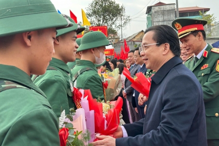 Lạng Sơn: Hàng nghìn thanh niên nô nức lên đường nhập ngũ