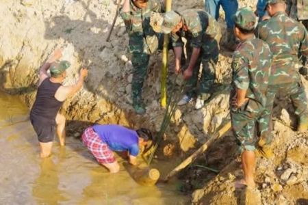 Kon Tum: Tháo gỡ hai quả bom nặng gần 600kg