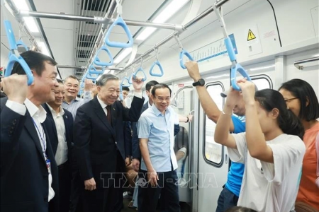 Tổng Bí thư Tô Lâm trải nghiệm thực tế Tuyến Metro số 1 tại TP. Hồ Chí Minh