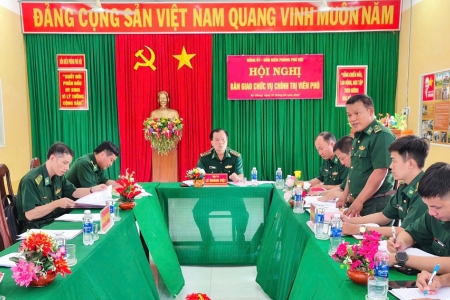 Bàn giao chức trách, nhiệm vụ chỉ huy các Đồn Biên phòng