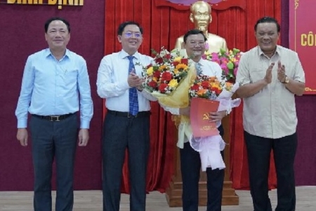 Bình Định: Công bố quyết định công tác cán bộ