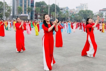 Hơn 1.600 cán bộ, hội viên, phụ nữ TP. Thanh Hóa đồng diễn dân vũ thể thao kỷ niệm ngày Quốc tế phụ nữ 8/3