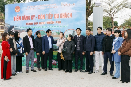 Bắc Ninh: Ngày đầu triển khai tour du lịch tham quan miễn phí bằng xe buýt