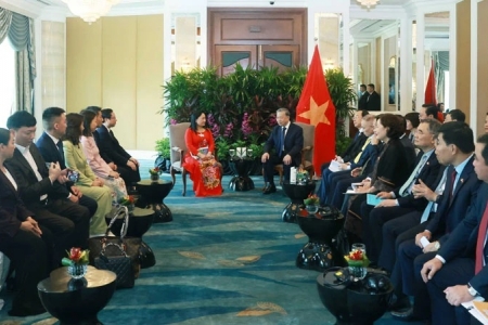Tổng Bí thư Tô Lâm tiếp các doanh nghiệp tiêu biểu tại Singapore