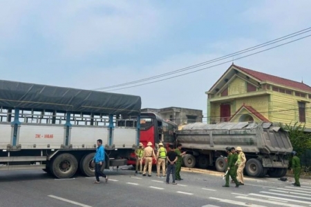 Tai nạn liên hoàn trên Quốc lộ 1, nhiều người nhập viện