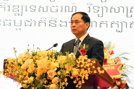 Việt Nam đặc biệt coi trọng quan hệ với Campuchia
