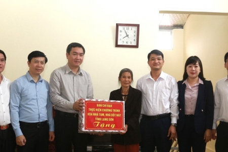 Phó Bí thư Tỉnh ủy Lạng Sơn kiểm tra tiến độ thực hiện chương trình xóa nhà tạm, nhà dột nát