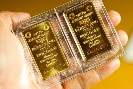 Giá vàng hôm nay 11/4: Vàng trong nước tiến sát đỉnh 104 triệu đồng/lượng